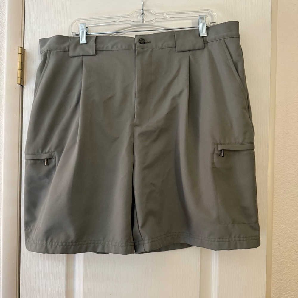🔥Izod Green Cargo Shorts with Relaxed Fit and Belt Loops
